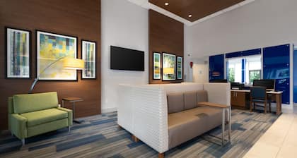 Holiday Inn Express & Suites Surrey by IHG