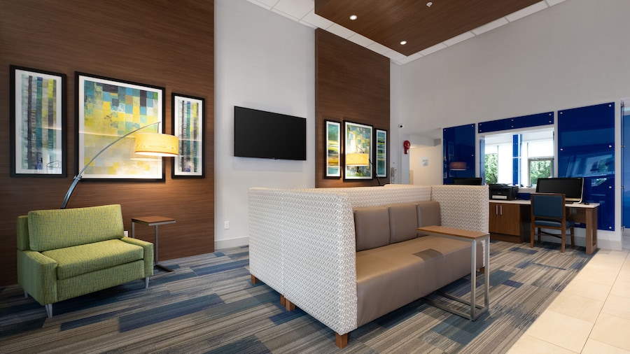 Holiday Inn Express & Suites Surrey by IHG
