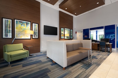 Holiday Inn Express & Suites Surrey by IHG