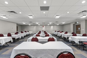Meeting facility - Holiday Inn Express & Suites Surrey by IHG (Surrey)