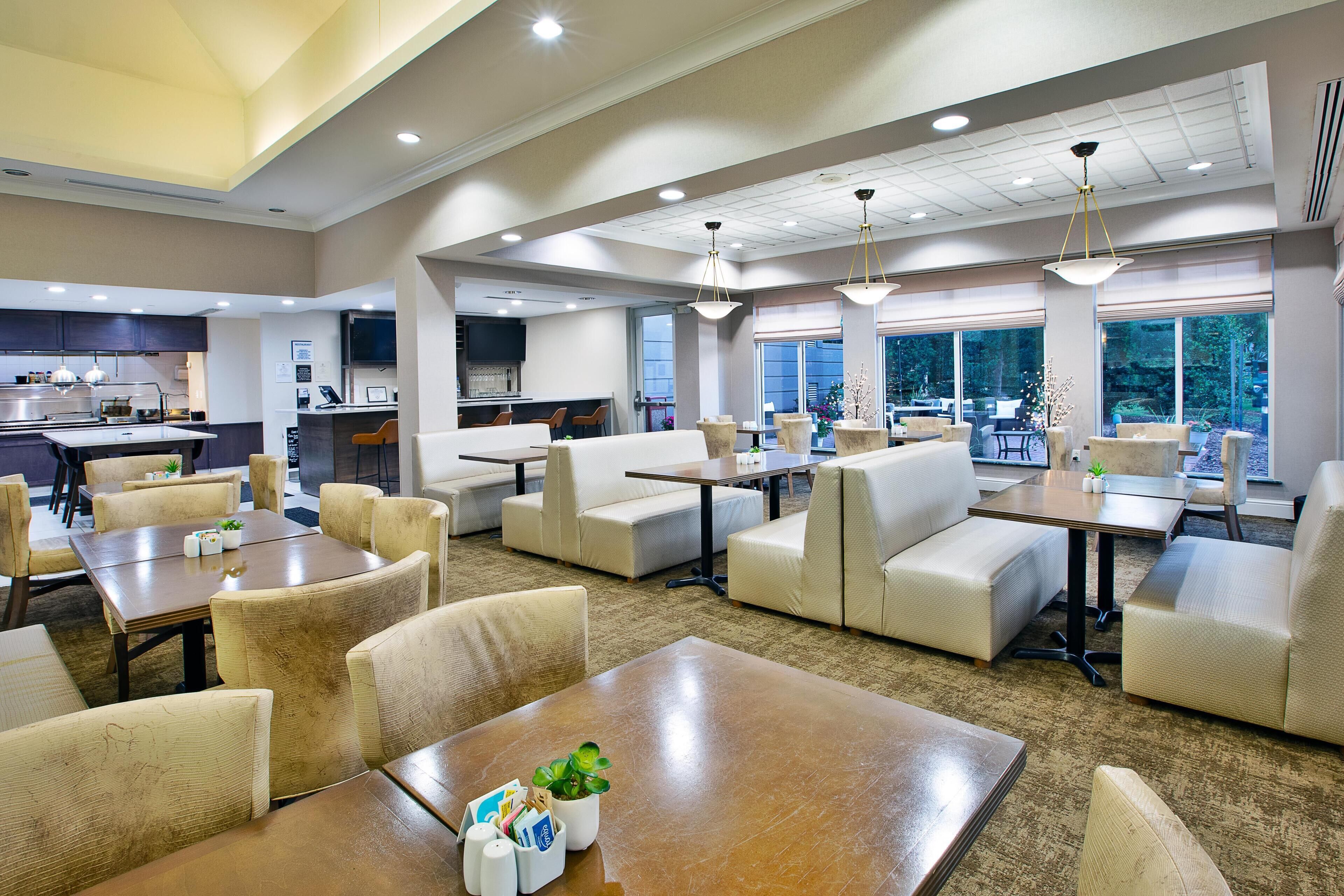 Breakfast and dinner served