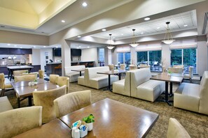 Breakfast and dinner served