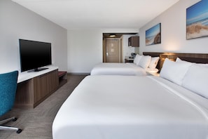 Habitación, 2 camas Queen size, para no fumadores | Camas con pillow-top y caja de seguridad en la habitación