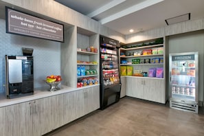Snack bar - Hilton Garden Inn Irvine East/Lake Forest (Foothill Ranch)