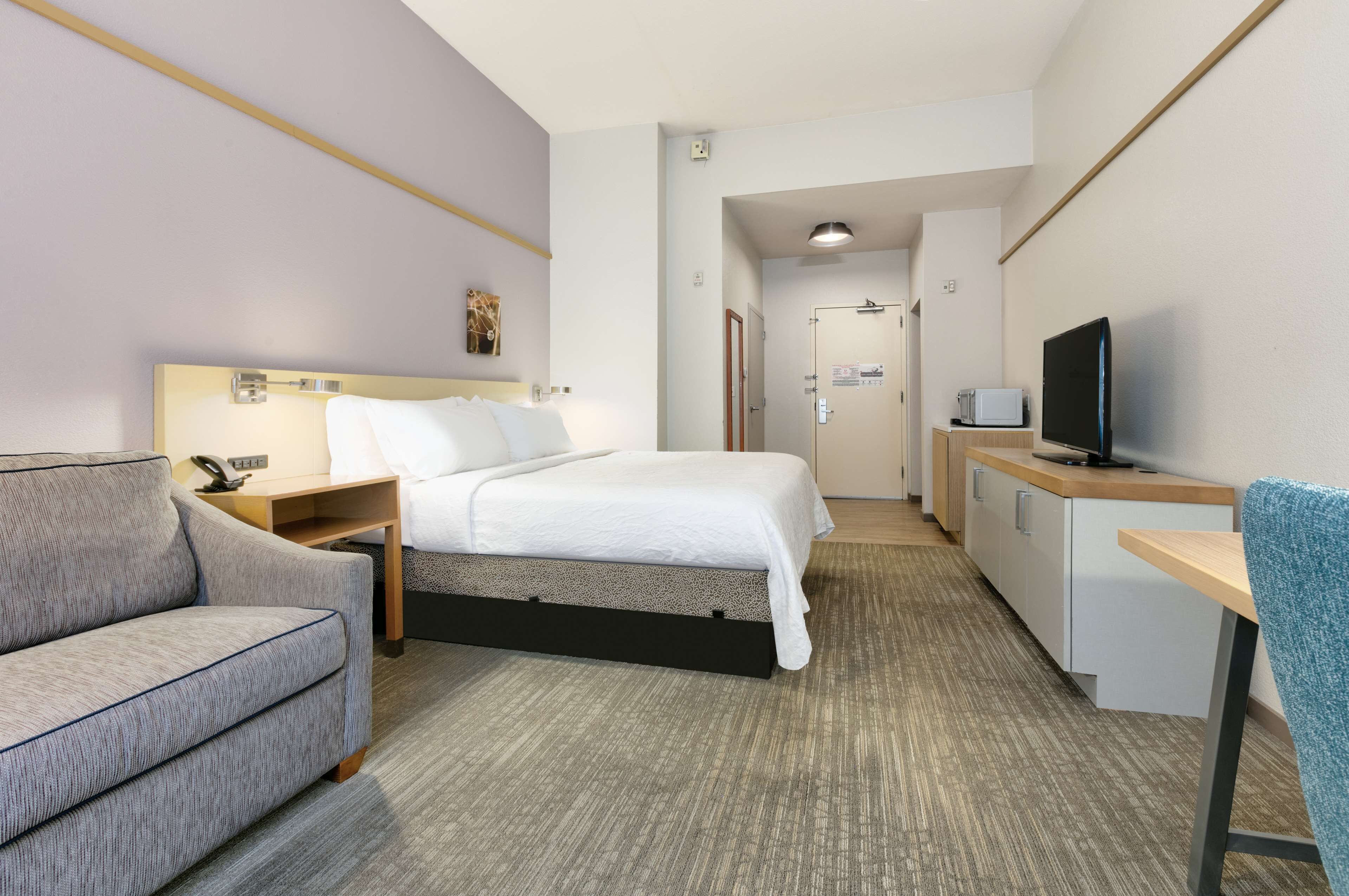 premium bedding, in-room safe, desk, laptop workspace