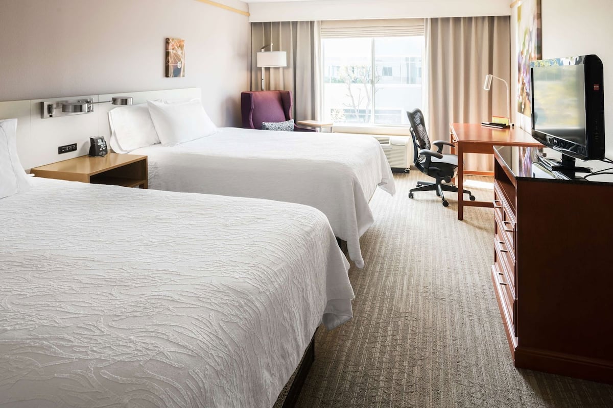 Hochwertige Bettwaren, Zimmersafe, Schreibtisch