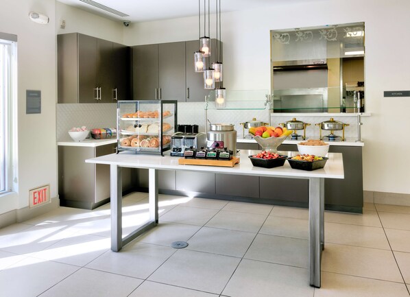 Desayuno para llevar (USD 6.95 por persona) 