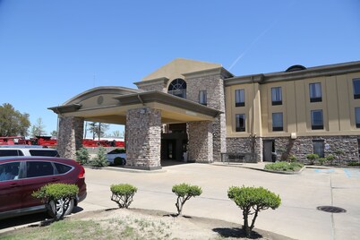 Holiday Inn Express Hotel & Suites Cleveland by IHG