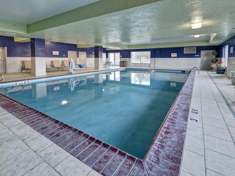 Una piscina cubierta