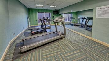 Standard Room, 1 King Bed, Accessible (Mobil Roll Shower) | Fitness facility