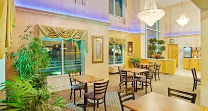 Holiday Inn Express & Suites London by IHG