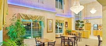 Holiday Inn Express & Suites London by IHG