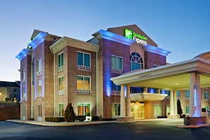 Exterior - Holiday Inn Express & Suites London by IHG (London)