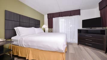 Premium bedding, desk, iron/ironing board, free cots/infant beds