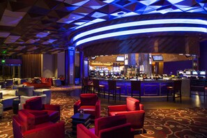 4 bars/lounges, swim-up bar