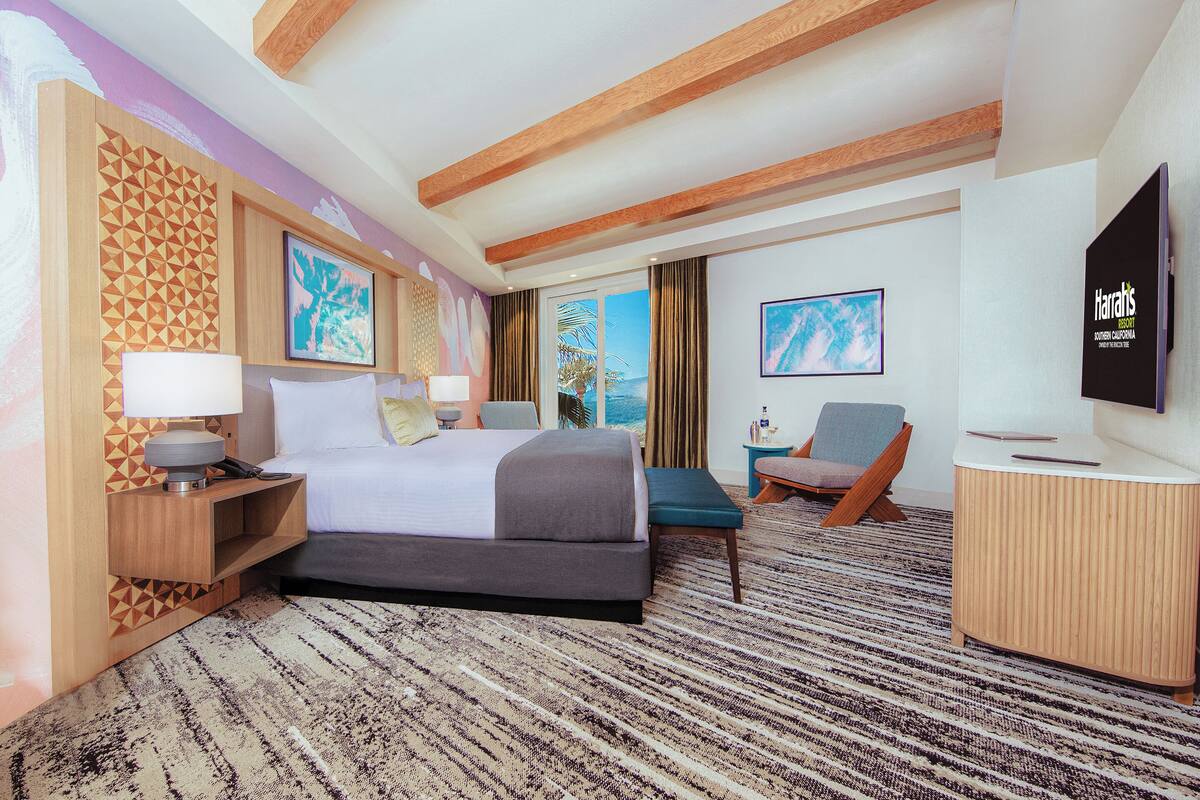 Dive Inn, Coastal Suite, King Bed, Non smoking | In-room safe, desk, laptop workspace, iron/ironing board