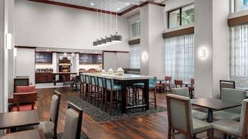 Sudah termasuk sarapan prasmanan setiap hari