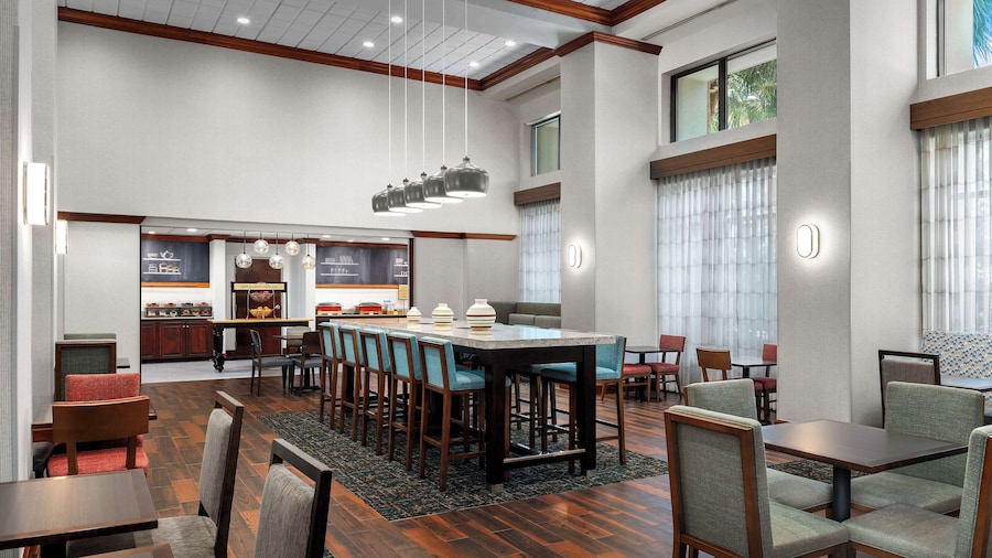 Hampton Inn & Suites Lake Mary At Colonial Townpark