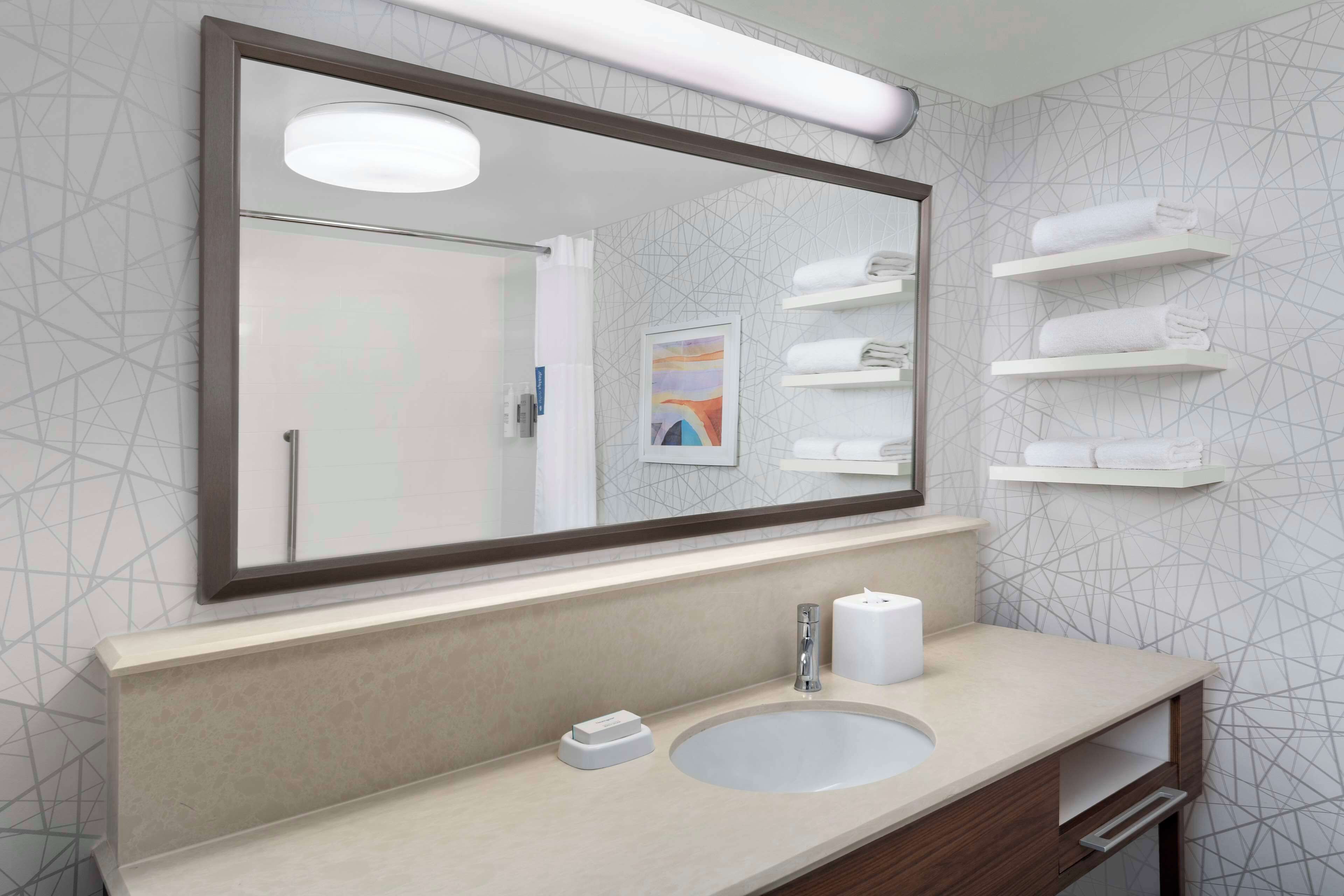 combined shower/bathtub, free toiletries, hair dryer, towels