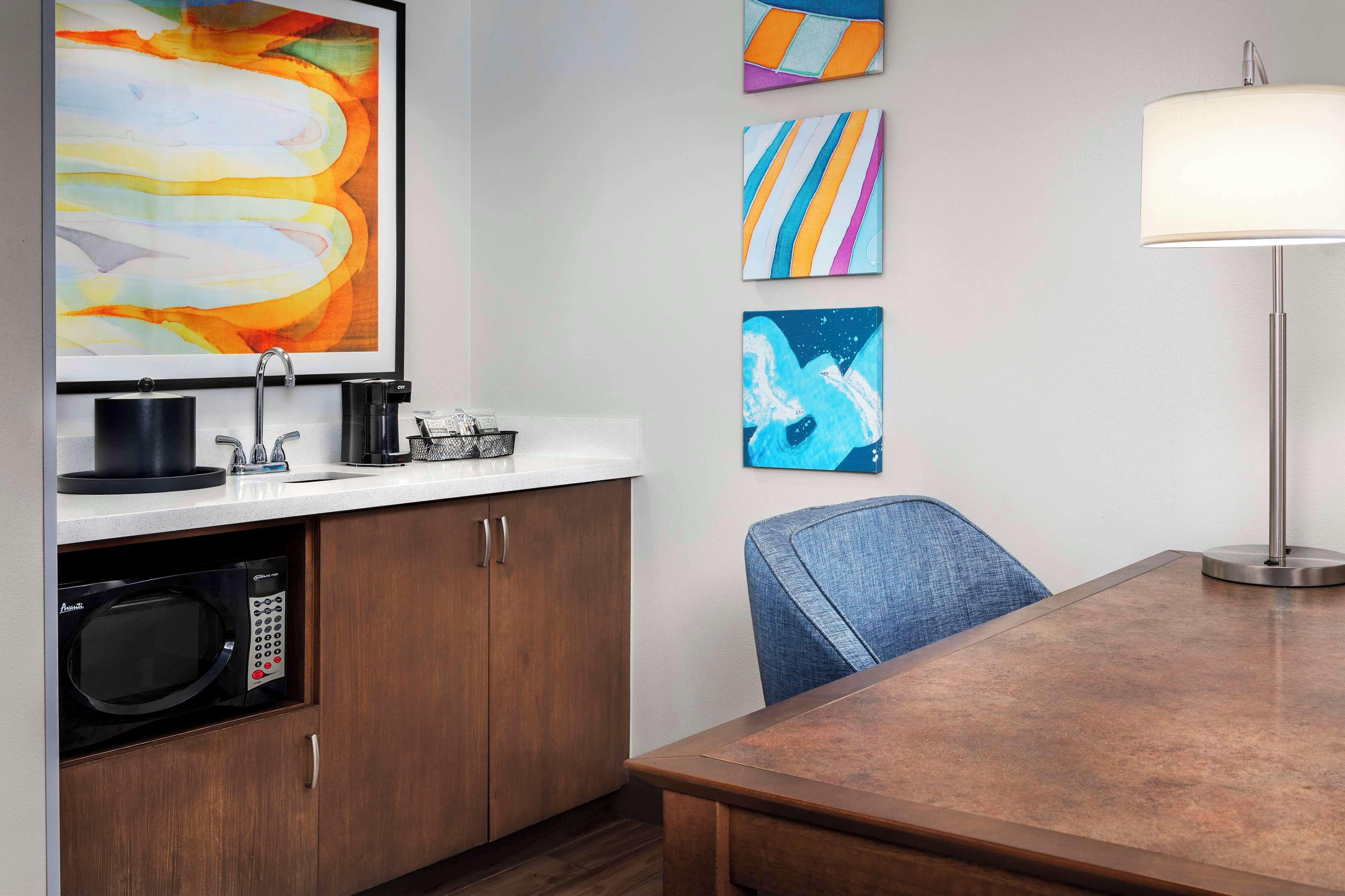 premium bedding, down duvets, in-room safe, desk