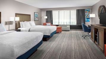 Kamar, akses difabel, bathtub | Seprai premium, selimut bulu angsa, brankas, dan meja kerja