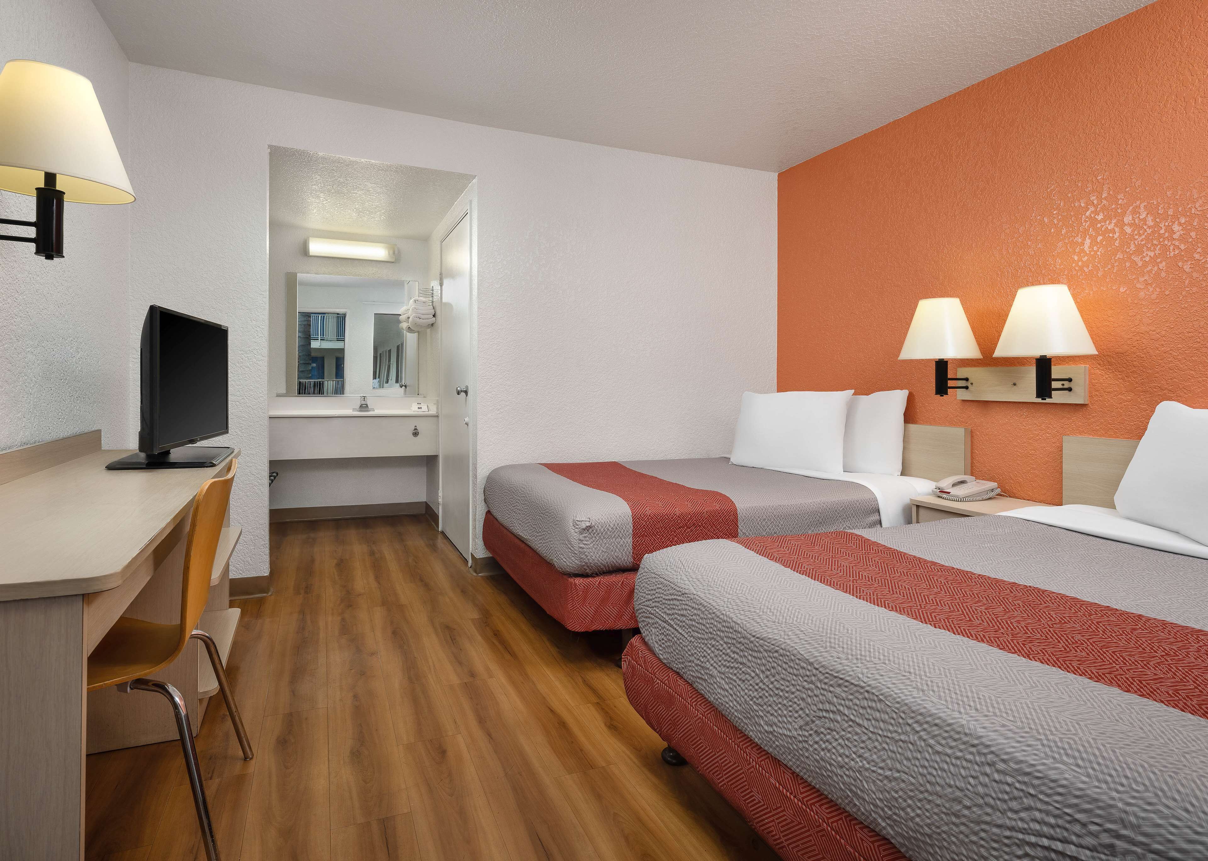 Photo - Motel 6-Buena Park, CA - Knotts Berry Farm - Disneyland