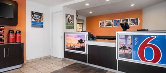 Motel 6 Buena Park, CA - Knotts Berry Farm - Disneyland