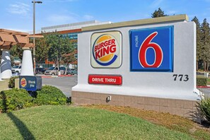 Exterior - Motel 6 Sunnyvale, CA - North (Sunnyvale)