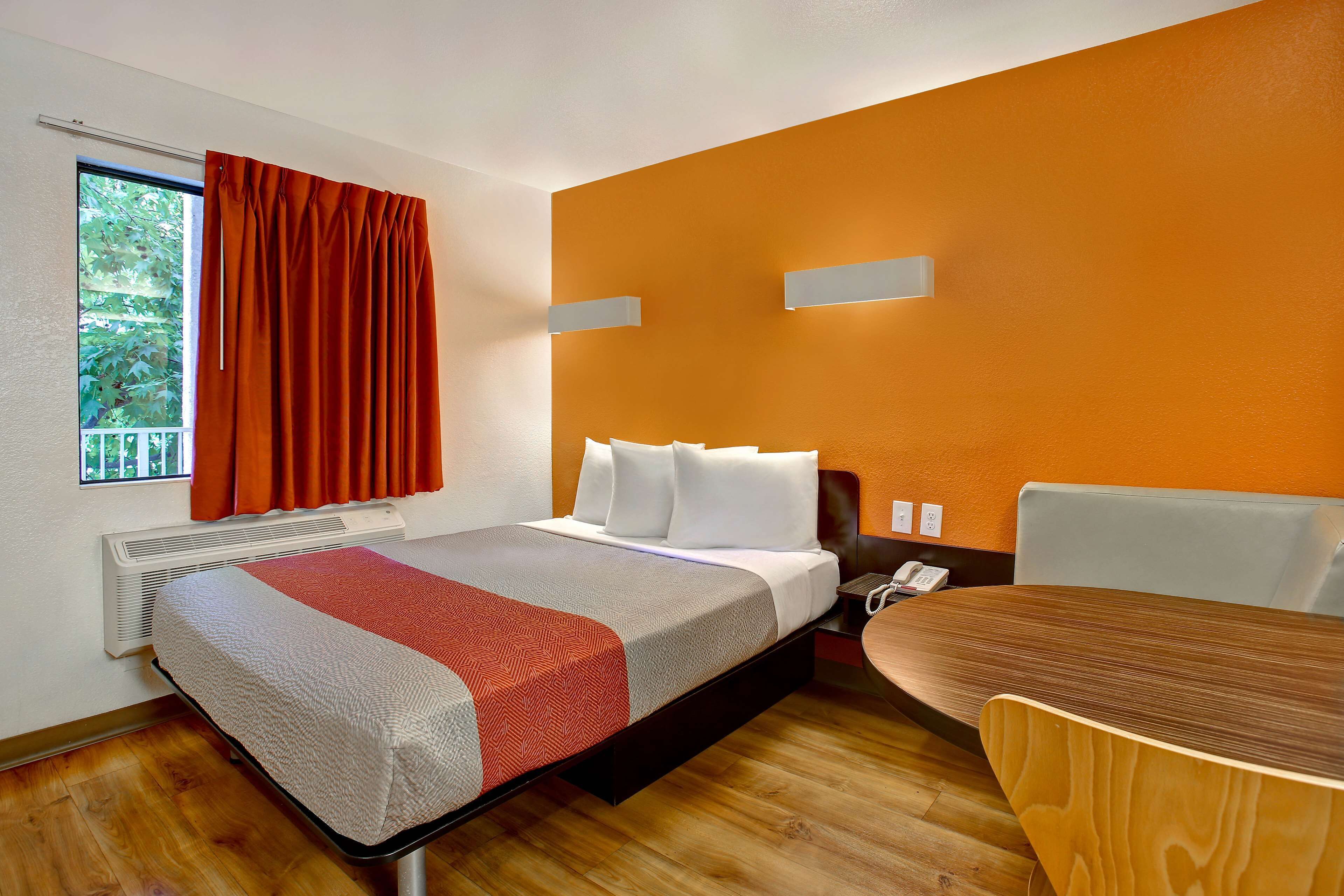 Wi-Fi de cortesia, roupa de cama