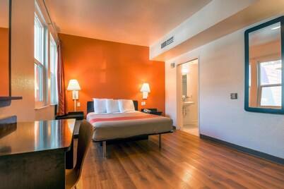 Motel 6 San Diego, CA - Downtown