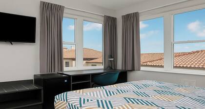 Motel 6 San Diego, CA - Downtown