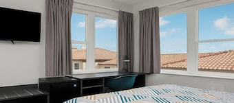 Motel 6 San Diego, CA - Downtown