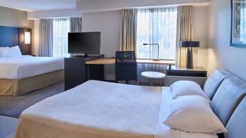 Studio, 1 Queen Bed with Sofa bed | Hypo-allergenic bedding, individually furnished, desk, laptop workspace