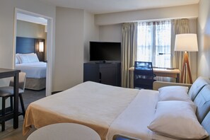 Hypo-allergenic bedding, individually furnished, desk, laptop workspace - Residence Inn by Marriott Detroit Novi (Novi)
