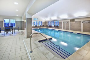 Indoor pool, sun loungers - Residence Inn by Marriott Detroit Novi (Novi)