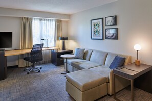 Hypo-allergenic bedding, individually furnished, desk, laptop workspace - Residence Inn by Marriott Detroit Novi (Novi)