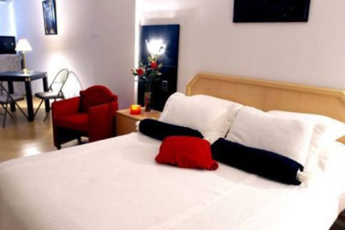 10 Schlafzimmer, Minibar, Zimmersafe, Schreibtisch