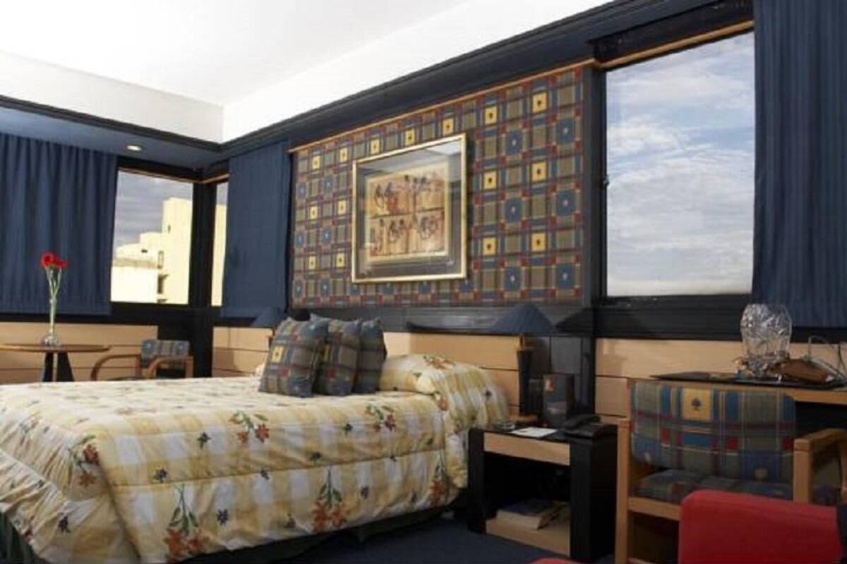 10 bedrooms, minibar, in-room safe, desk