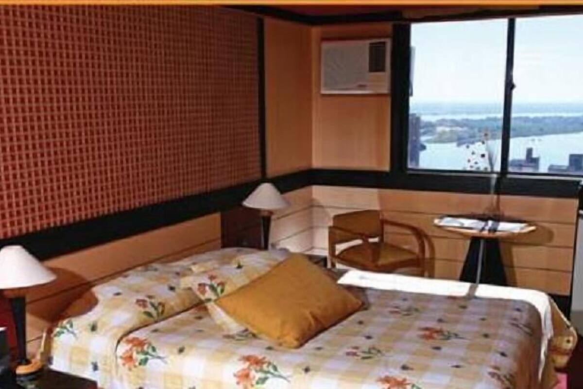 10 Schlafzimmer, Minibar, Zimmersafe, Schreibtisch