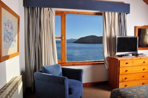 Hypo-allergenic bedding, in-room safe, soundproofing, free WiFi