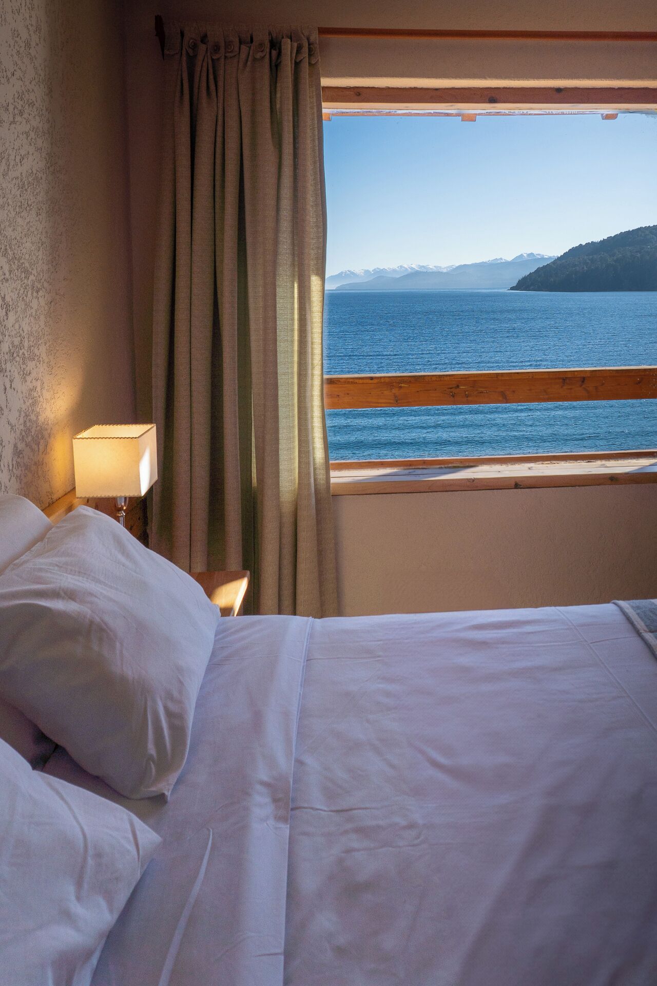 Literie hypoallergénique, coffres-forts dans les chambres