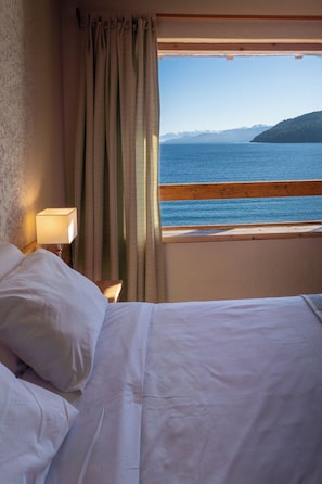 Hypo-allergenic bedding, in-room safe, soundproofing, free WiFi