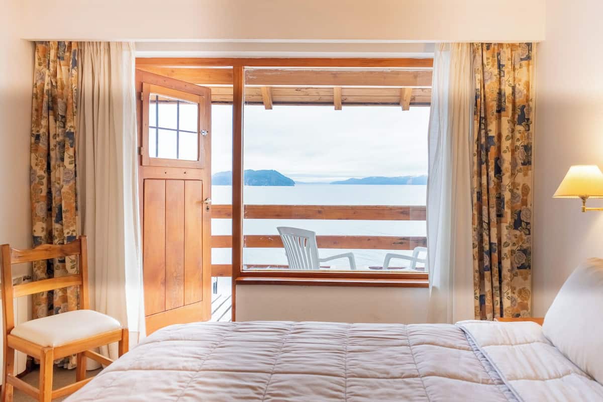 Standard Double Room, 1 Double Bed, Lake View | 1 bedroom, hypo-allergenic bedding, in-room safe, soundproofing