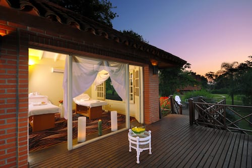 Couples treatment rooms, sauna, hot tub, steam room, body treatments
