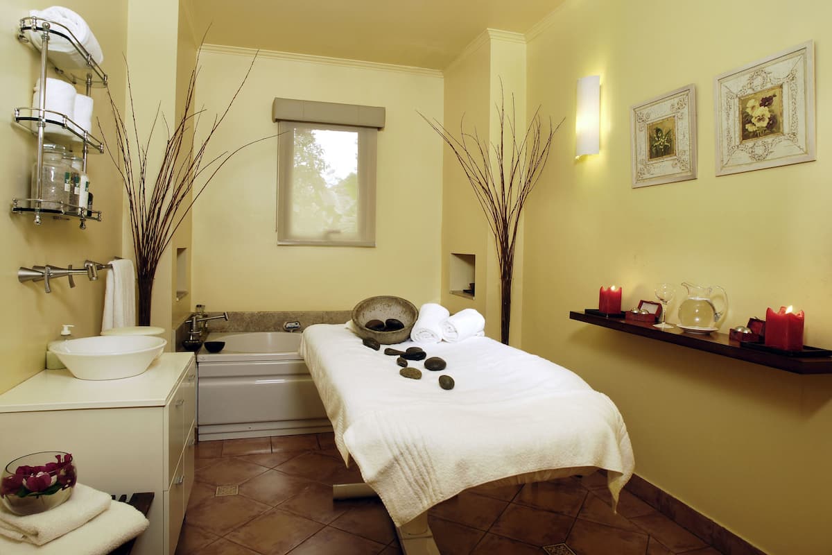 couples treatment room(s), sauna, hot tub, steam room, body treatments
