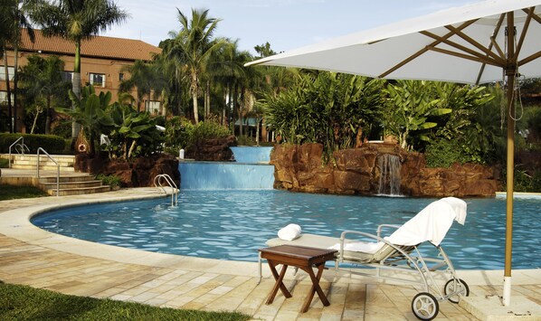 Indoor pool, 3 outdoor pools, pool umbrellas, pool loungers