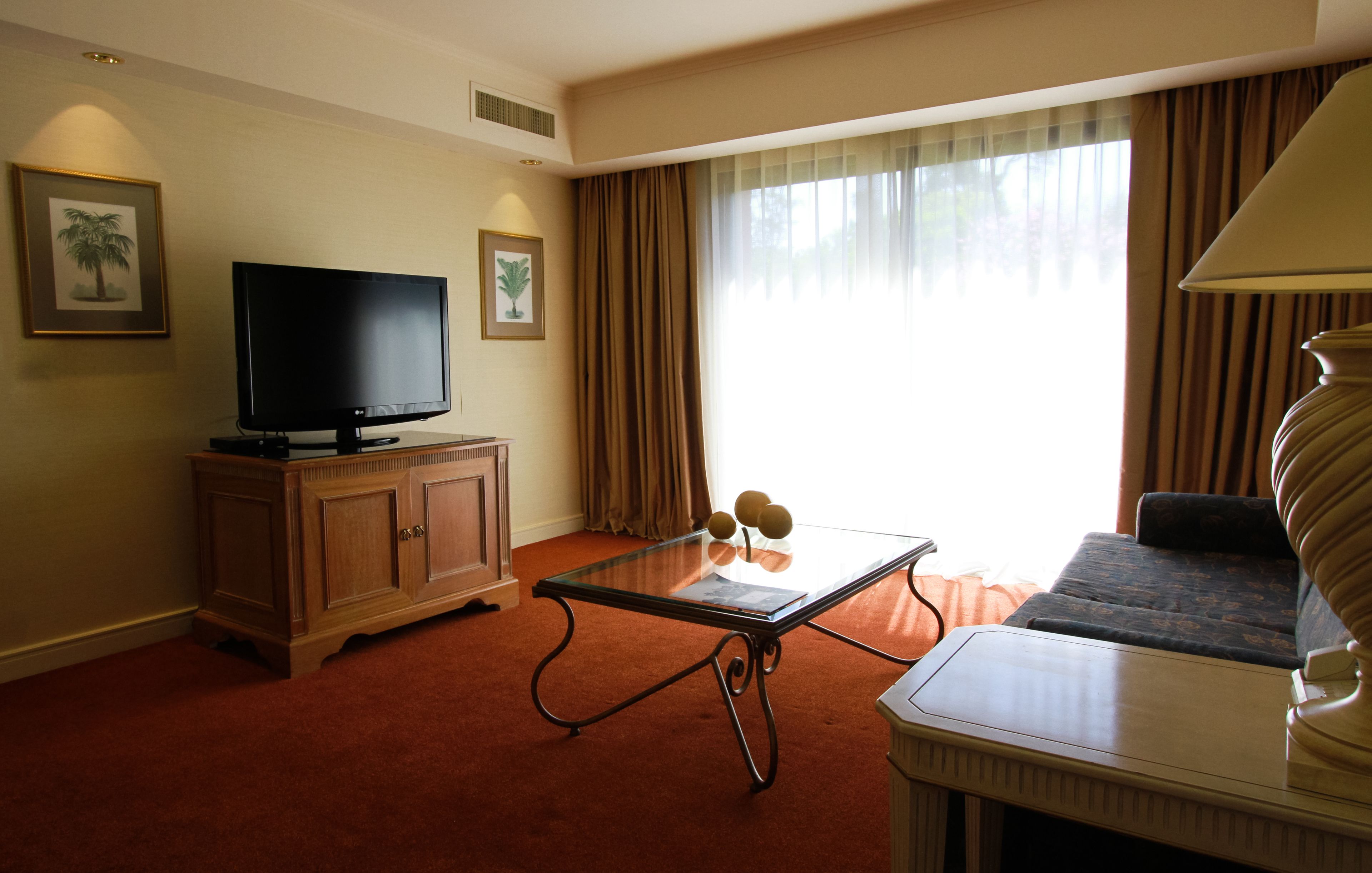 suite doble paraíso | living area | 50-inch led tv with cable channels, tv, ping pong