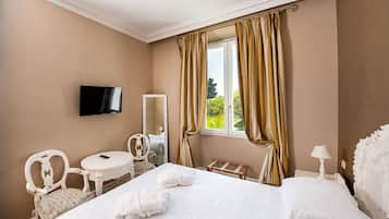 Superior-huone | Ylelliset vuodevaatteet, ilmaiset minibaarituotteet