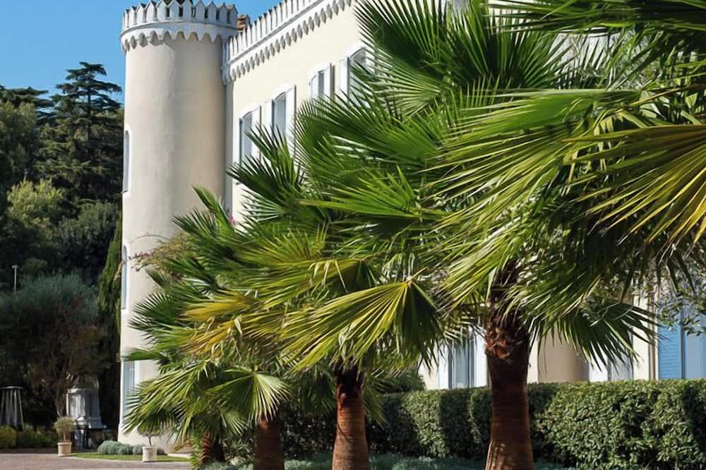 Hotel Chateau De La Tour