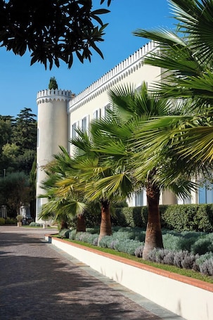 Front of property. Hotel Chateau De La Tour